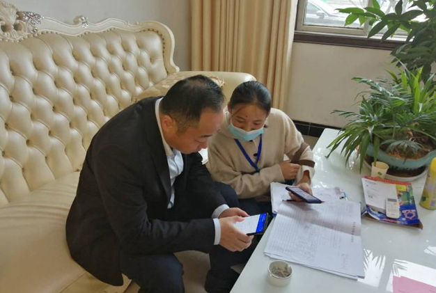 县长接受人口普查_人口普查(3)