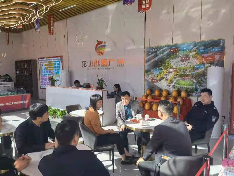 灵璧县住建局对龙山广场项目进行巡察
