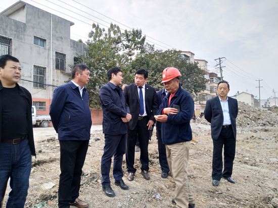 陈虎同志督查突出环境问题整改工作并召开现场办公会