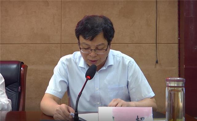 会上,副县长闫超解读了《灵璧县2020年秋季秸秆禁烧工作实施方案》.