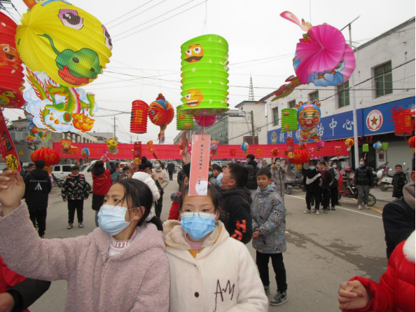 朝阳镇金牛唤新春载歌载舞闹元宵